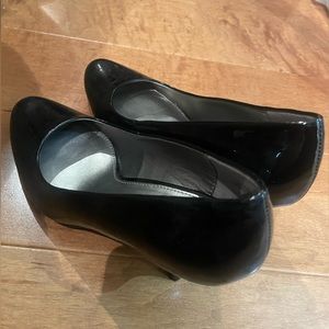 Bandolino Black Heels - Size 7 - Excellent Condition